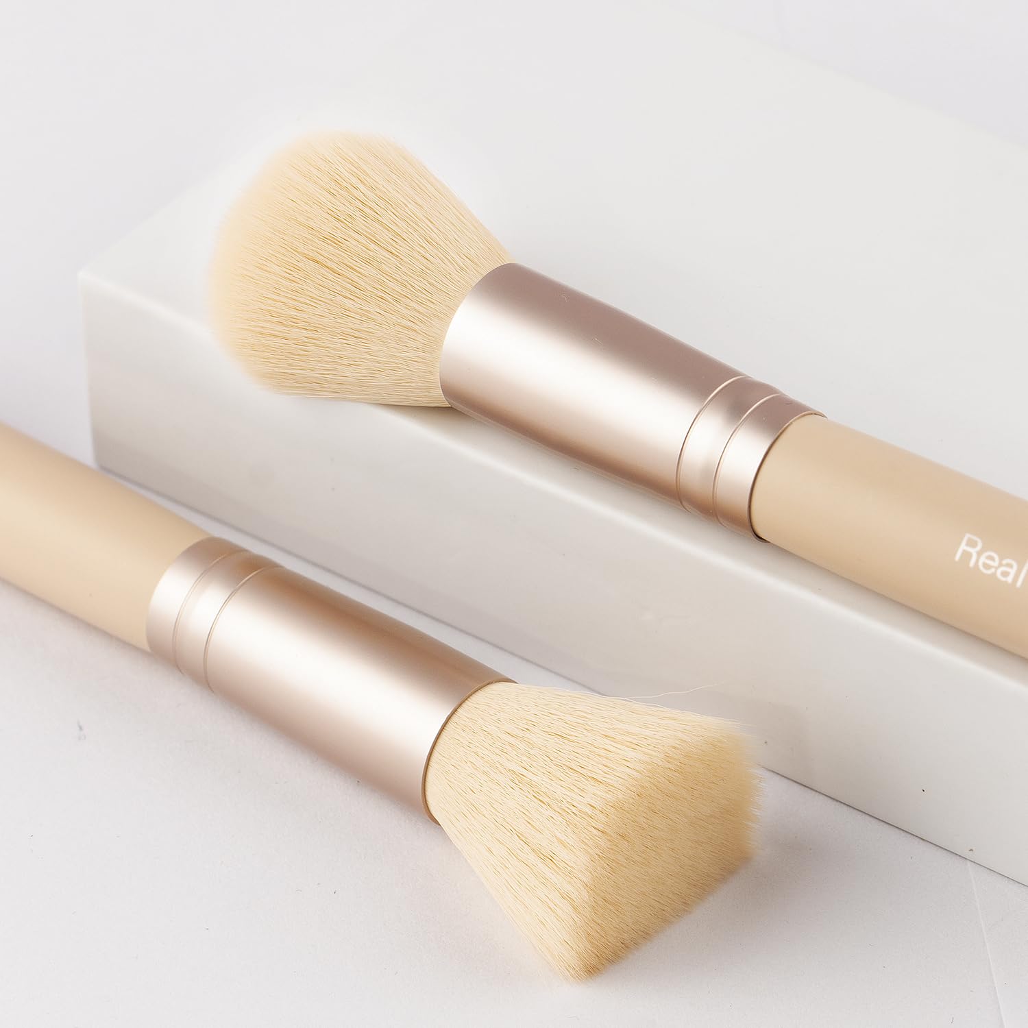 16-Piece Makeup Brush Set with Eyebrow Razor